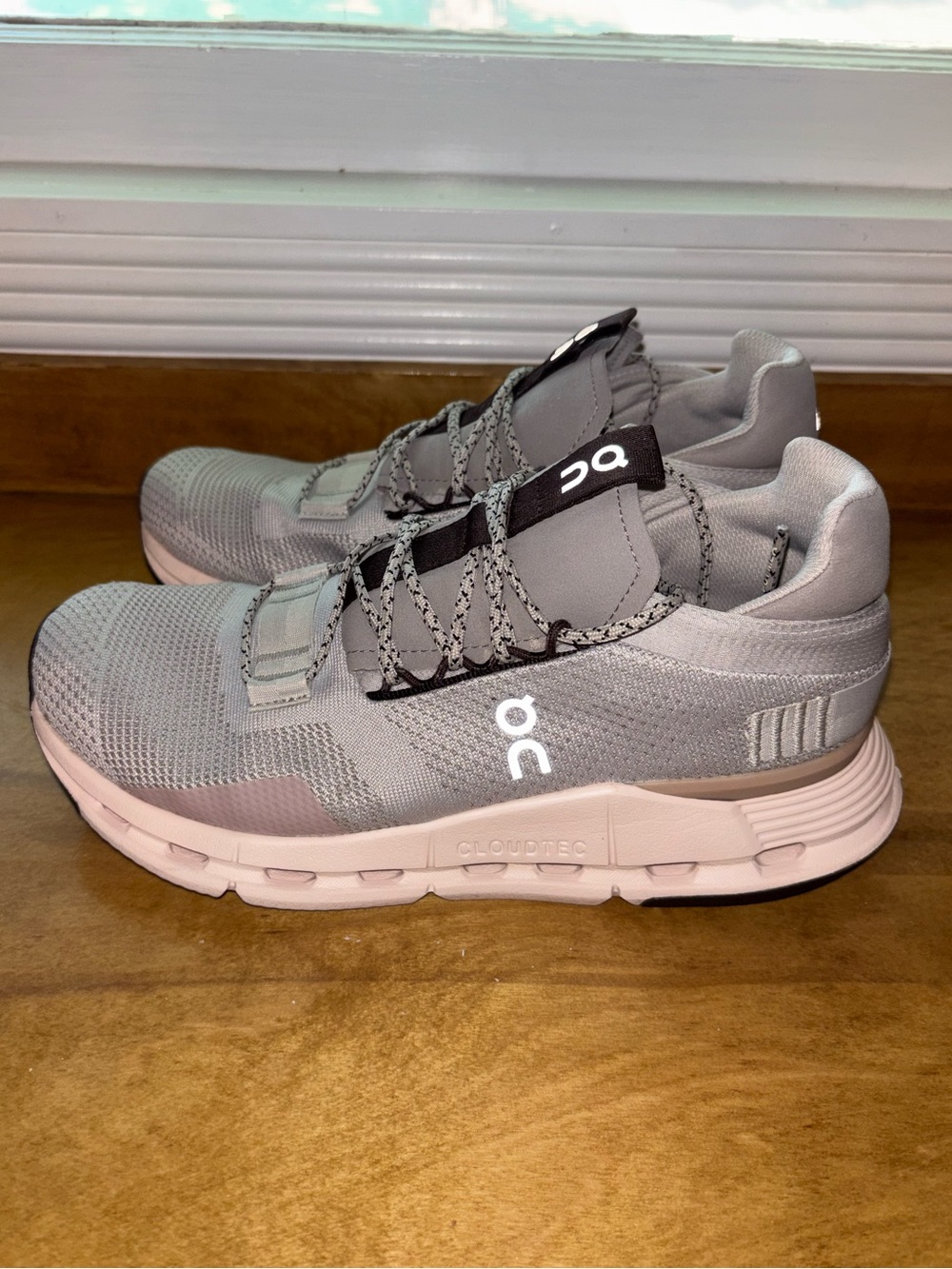Women’s On Cloudnova Size 8